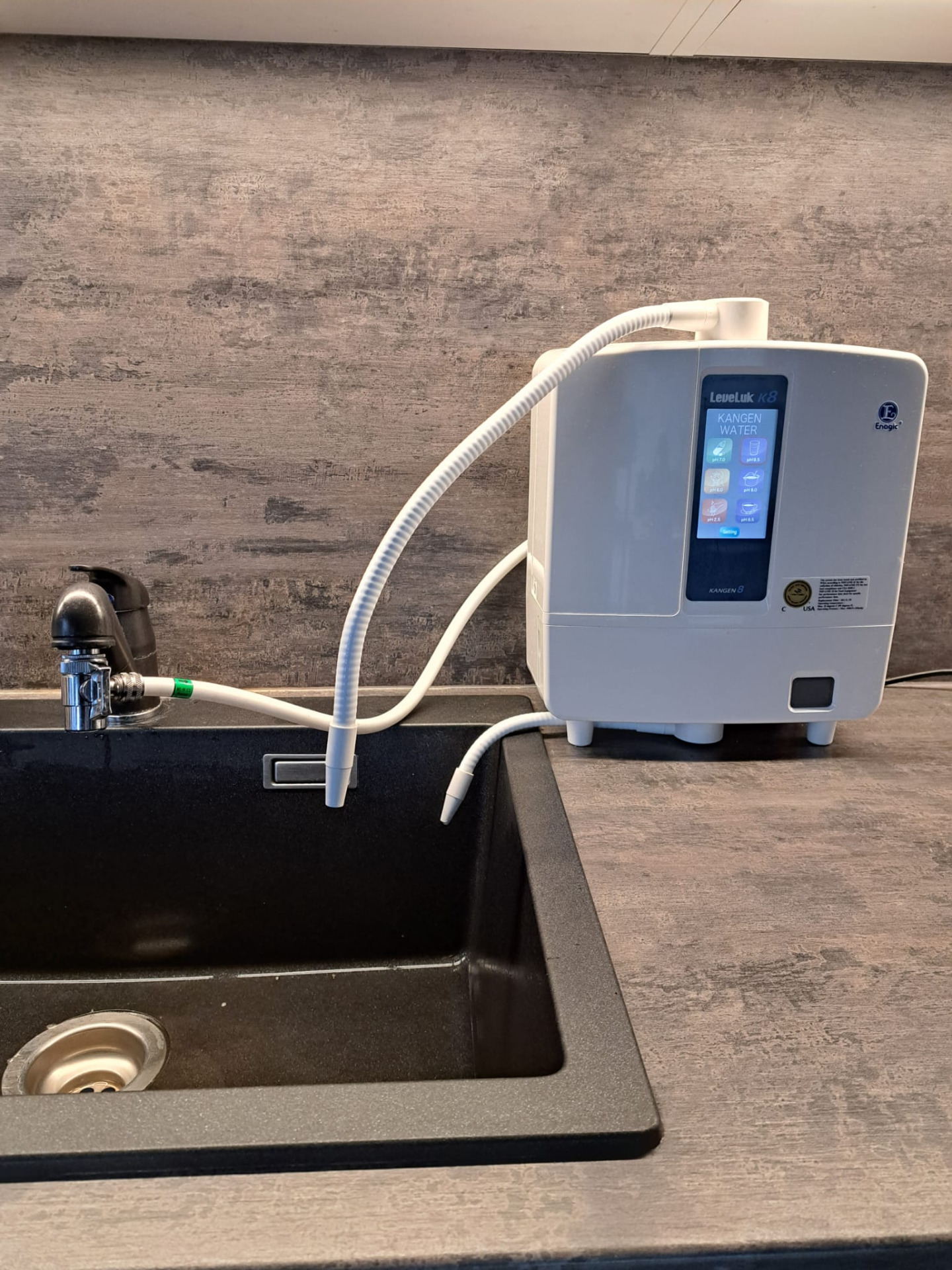 Domácí úpravna vody Kangen K8 v Brně venkov s ionizujícím molekulárním vodíkem